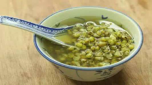 绿豆汤的功效与作用及禁忌，绿豆汤的作用与功效