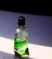 去除玻璃上贴纸的方法 花露水能去
