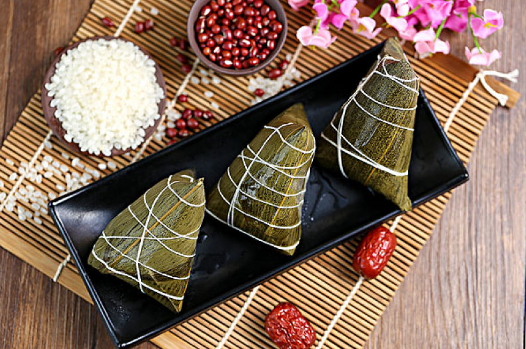 一个粽子的热量和一个包子的热量哪个高1