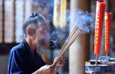 二月十九还用给财神爷上香吗1