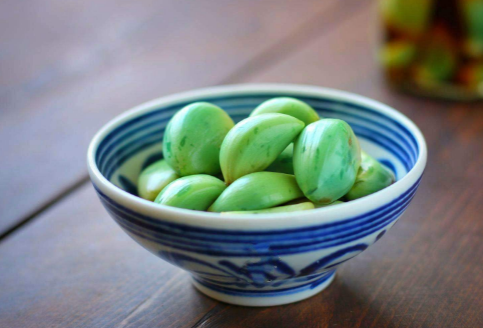 喝白酒可以吃腊八蒜吗2